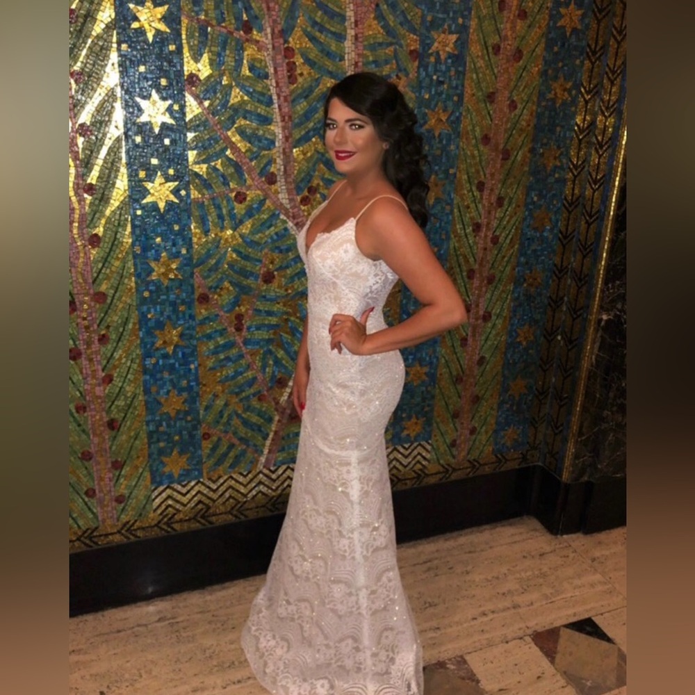 White Bridal Engagement or Prom Gown – Size 6